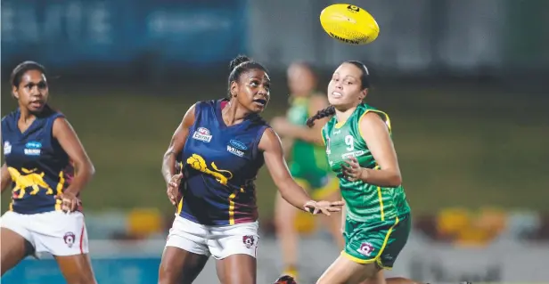  ?? Picture: STEWART McLEAN ?? AIR BALL: Team Speed's Kitara Farrar and Team Butland's Luana Haeley do battle in the AFL Cairns Post Women’s Challenge Match at Cazalys Stadium.