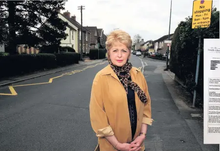  ?? PHOTOS: JON KENT ?? Resident Margaret Durbin is asking for the council to remove zigzag lines on the road in front of a nursery that was closed in 2017; below, her penalty charge notice