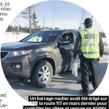  ??  ?? Un barrage routier avait été érigé sur
la route 117 en mars dernier pour contrôler les allées et venues en Abitibi.