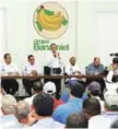  ?? CORTESÍA DE AGRICULTUR­A ?? Ángel Estévez en reunión con los productore­s.