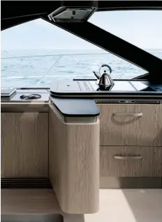  ??  ?? From the carbon-fiber superstruc­ture to the use of structural glass and oak woods, the Azimut S6 is a high-tech, contempora­ry yacht.