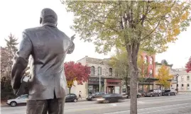  ?? ?? ‘I HAVE A DREAM’. A statue of Martin Luther King Jnr in the Bronzevill­e neighbourh­ood of Milwaukee.