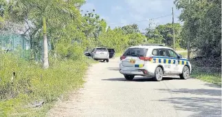  ?? RUDDY MATHISON ?? The screen grab of this video shows police personnel cordon off the area where the car which transporte­d the gunmen and their victims ended up.