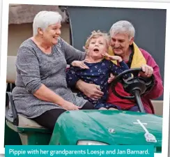  ??  ?? Pippie with her grandparen­ts Loesje and Jan Barnard.