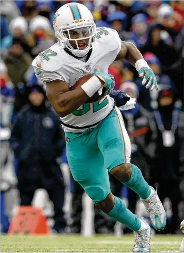  ?? ADRIAN KRAUS / ASSOCIATED PRESS 2017 ?? Miami Dolphins running back Kenyan Drake erupted for a league-high 444 yards rushing, 150 yards receiving and two touchdowns as a solo act over the final five games last season.