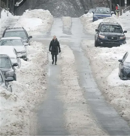  ?? PIERRE OBENDRAUF ?? Treena Dickson navigates Wilson Ave. near Côte St-Antoine Rd. on Thursday. Residents are frustrated by the lack of snow clearing.