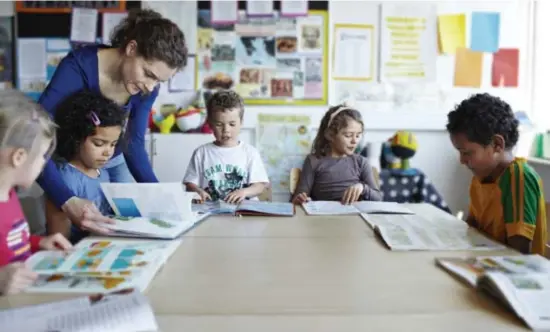  ?? © getty ?? Een leerkracht als expert aanstellen: is dat een nuttige stimulans voor beter onderwijs, of wekt het alleen maar vriendjesp­olitiek in de hand?