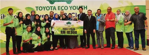  ??  ?? SMK Baling students at the Toyota Eco Youth Programme closing ceremony.
