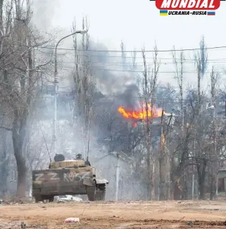  ?? ?? Tropas prorrusas entran a la ciudad portuaria de Mariupol