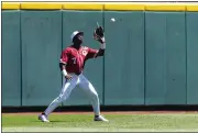  ?? JOHN PETERSON — THE ASSOCIATED PRESS ?? Oklahoma left fielder Kendall Pettis (7) makes a catch for an out against Texas A&M in the sixth inning during an NCAA College World Series game on Wednesday in Omaha, Neb.