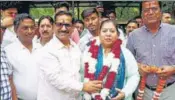  ?? YOGENDRA KUMAR/HT ?? Independen­t candidate Seema Pahuja filed her nomination papers from Gurugram constituen­cy on Friday.