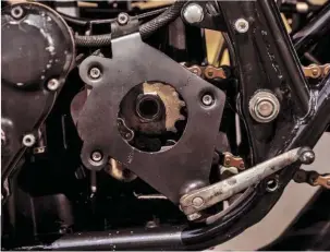  ??  ?? BELOW: A special through-shaft facilitate­d the rightfoot gearchange Sheene favoured