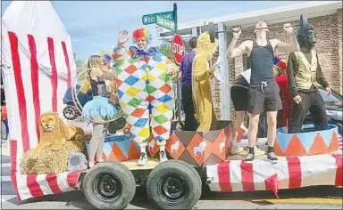  ?? Westside Eagle Observer/SUSAN HOLLAND ?? Members of the Gravette High School senior class won the award for best float in the homecoming parade with their circus theme float. The float featured lions, a gorilla, a clown, a weightlift­er and others performing in three gaily decorated circus rings.