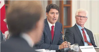  ?? ADRIAN WYLD THE CANADIAN PRESS ?? Jim Carr, minister of Internatio­nal Trade Diversific­ation, and Prime Minister Justin Trudeau meet members of the Canada-ASEAN Business Council in Singapore on Tuesday. Canada says it will stand back as debate over the new USMCA picks up steam.