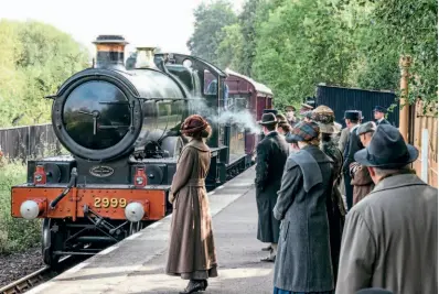  ?? ?? Above: GWR Saint 4-6-0 No.2999 Lady of Legend arrives while CS Lewis as a young man (played by Nicholas Ralph) awaits his tutor, William T Kirkpatric­k (David Gant), who he and his brother nicknamed The Great Knock.