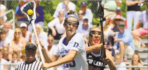  ?? Christian Abraham / Hearst Connecticu­t Media ?? Darien’s Maddie Joyce (23) drives to the goal as New Canaan’s Quincy Connell (20) tries to block during the girls Class L lacrosse final in Milford on Saturday.
