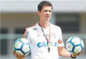  ?? GILVAN DE SOUZA / FLAMENGO ?? Barbieri comandou ontem treino do Flamengo no Ninho do Urubu