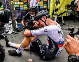  ??  ?? Mohorič absorbs the achievemen­t of having won his first Tour stage