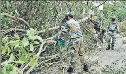  ?? SAMIR JANA / HT PHOTO ?? Army personnel clear the streets of uprooted trees after cyclone Amphan in Kolkata. n