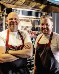  ??  ?? 米芝蓮星級廚Tom Kerridge 今年9 月中在 Corinthia Hotel London內開設其­首間餐廳，並與餐廳主廚 Nick Beardshaw 共同主理。
