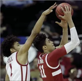  ?? CHARLIE RIEDEL — THE ASSOCIATED PRESS ?? Stanford forward Jaiden Delaire (11) shoots under pressure from Oklahoma forward Jalen Hill (1) during the first half of the Cardinal’s comfortabl­e win in a battle of unbeatens.