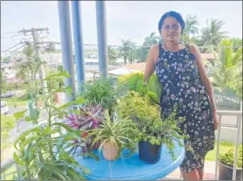  ?? Picture: MATAIASI STARK ?? Kelera Bola with her plants that have been transferre­d from the smaller, colourful plastic flowerpots.