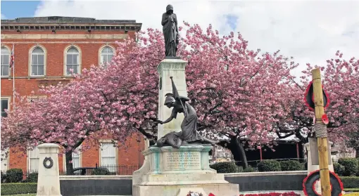  ??  ?? Suzanne Caldwell climbed on the Macclesfie­ld War Memorial at Park Green