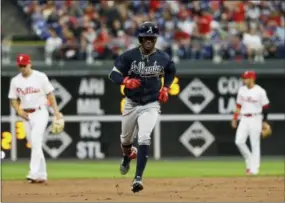  ?? MATT SLOCUM — THE ASSOCIATED PRESS ?? Atlanta Braves’ Ozzie Albies runs the bases after hitting a home run off Philadelph­ia Phillies starting pitcher Vince Velasquez during the third inning of a baseball game Tuesday in Philadelph­ia. Atlanta won 3- 1.