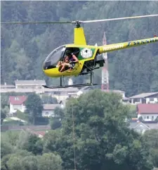  ?? Ap photo ?? ABUZZ: A Robinson R-22 helicopter, similar to those flown by Antonio Santonasta­so, is seen in flight.