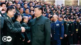  ?? ?? Председате­ль КНР Си Цзиньпин во время посещения Национальн­ого университе­та оборонных технологий