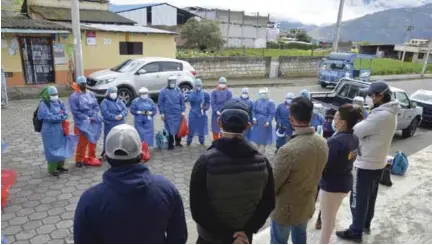  ??  ?? LABOR. En Pelileo se realizan brigadas para realizar pruebas Covid-19 en varios sectores. (Foto Municipio de Pelileo)