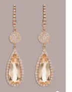  ??  ?? 3. Pendientes en oro rojo con diamantes talla brillante y morganitas talla perilla facetada. Red gold earrings with brilliant-cut diamonds and faceted pear-cut morganite gemstones.