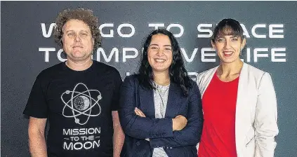  ?? PHOTO: SUPPLIED ?? Lofty goals . . . Astrix founder Fia Jones (centre) with Rocket Lab chief executive Peter Beck and Imche Fourie, who runs Outset Ventures, the Beckbacked, $10 million ‘‘deep tech’’ startup investment fund.