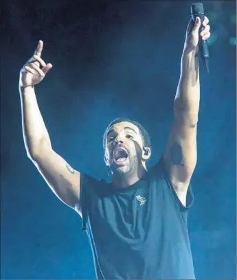  ?? Marcus Yam
Los Angeles Times ?? THE 28-YEAR-OLD DRAKE appeared to be in an introspect­ive mood during his weekend-closing set Sunday night in Indio, which caught some festival-goers expecting an all-star blowout off guard.