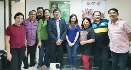  ??  ?? OFFICERS AND REPRESENTA­TIVES of Filipino-American communitie­s offer to help market Mindanao products during a visit last week in Davao, where they met with officials of the Mindanao Developmen­t Authority and the Davao City Chamber of Commerce and Industry, Inc. MinDA.