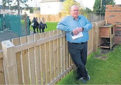  ?? Picture: Kim Cessford. ?? Tom Davidson, who stays in Muirton, is fed up of pupils littering near his home.