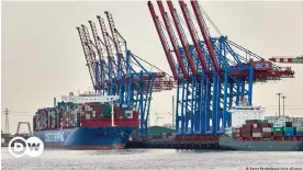  ?? ?? Le port de Hambourg est le troisième en Europe après Rotterdam (Pays-Bas) et Anvers (Belgique)