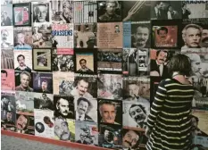  ??  ?? Chansonnie­r Georges Brassens ist allgegenwä­rtig in Sète. Heuer feiert man seinen 100. Geburtstag.