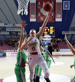  ?? Eurocup ?? Annete Steinberga a canestro, per lei 11 punti a referto ieri sera