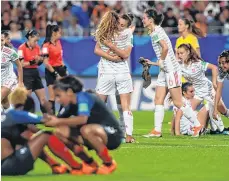  ?? /GETTY IMAGES ?? Las jugadoras españolas celebran el triunfo en semifinale­s contra Francia, el país anfitrión.