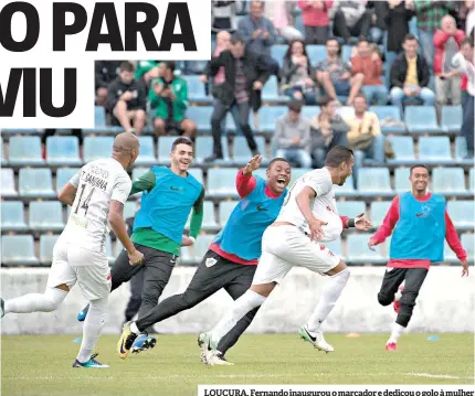  ??  ?? LOUCURA. Fernando inaugurou o marcador e dedicou o golo à mulher