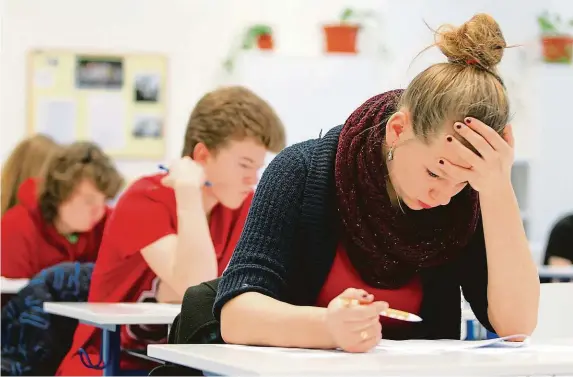  ?? FOTO ARCHIV MAFRA ?? Více času, méně stresu. Maturanti si polepší o čtvrthodin­ku na test z češtiny i matematiky. PETRA SMÍTALOVÁ