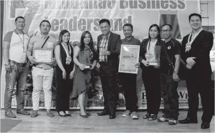  ?? / TAMPO ?? ■ MGA KLIYENTE: Ang mga kliyente sa BPI Direct BanK uban sa ilang awards atol sa 7th Mindanao Business Leaders and Entreprene­urs Awards sa Cagayan de Oro City, dili pa lang dugay.