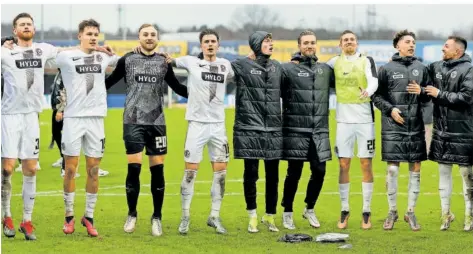  ?? FOTO: IMAGO IMAGES ?? Nach dem Heimspiel gegen den VfL Osnabrück konnten die Spieler der SVE jubeln. Auch gegen Wiesbaden haben sie drei Punkte im Visier.