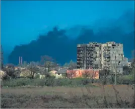  ?? AFP ?? Smoke rises from the grounds of the Azovstal steel plant in the city of Mariupol, Ukraine on Friday.