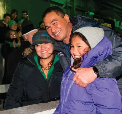  ?? DIARMUID GREENE/SPORTSFILE ?? Pat Lam with his wife Stephanie and daughter Bethany after the defeat to Scarlets