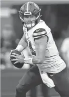  ?? RYAN SUN/AP ?? Commanders quarterbac­k Sam Howell carries against the Rams on Sunday.