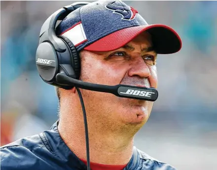  ?? Brett Coomer / Staff photograph­er ?? Coach Bill O'Brien’s players applaud his steady approach as the Texans have recovered from an 0-3 start to win four in a row.