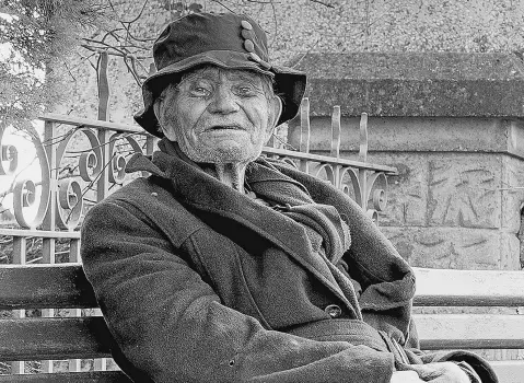  ??  ?? LOCAL CHARACTER: Ninety-year-old retired farmer Paddy Lyons, of Ballysagga­rt, Lismore, who was found dead in his cottage last Saturday and who will be buried at St Mary’s Church, Ballysagga­rt, tomorrow. Photo: Paddy Geoghegan (Below) the cottage where...