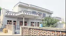  ?? SANJEEV KUMAR ?? The house at Bathinda’s Jangi Rana village where Panchkula police brought Honeypreet and her aide Sukhdeep.